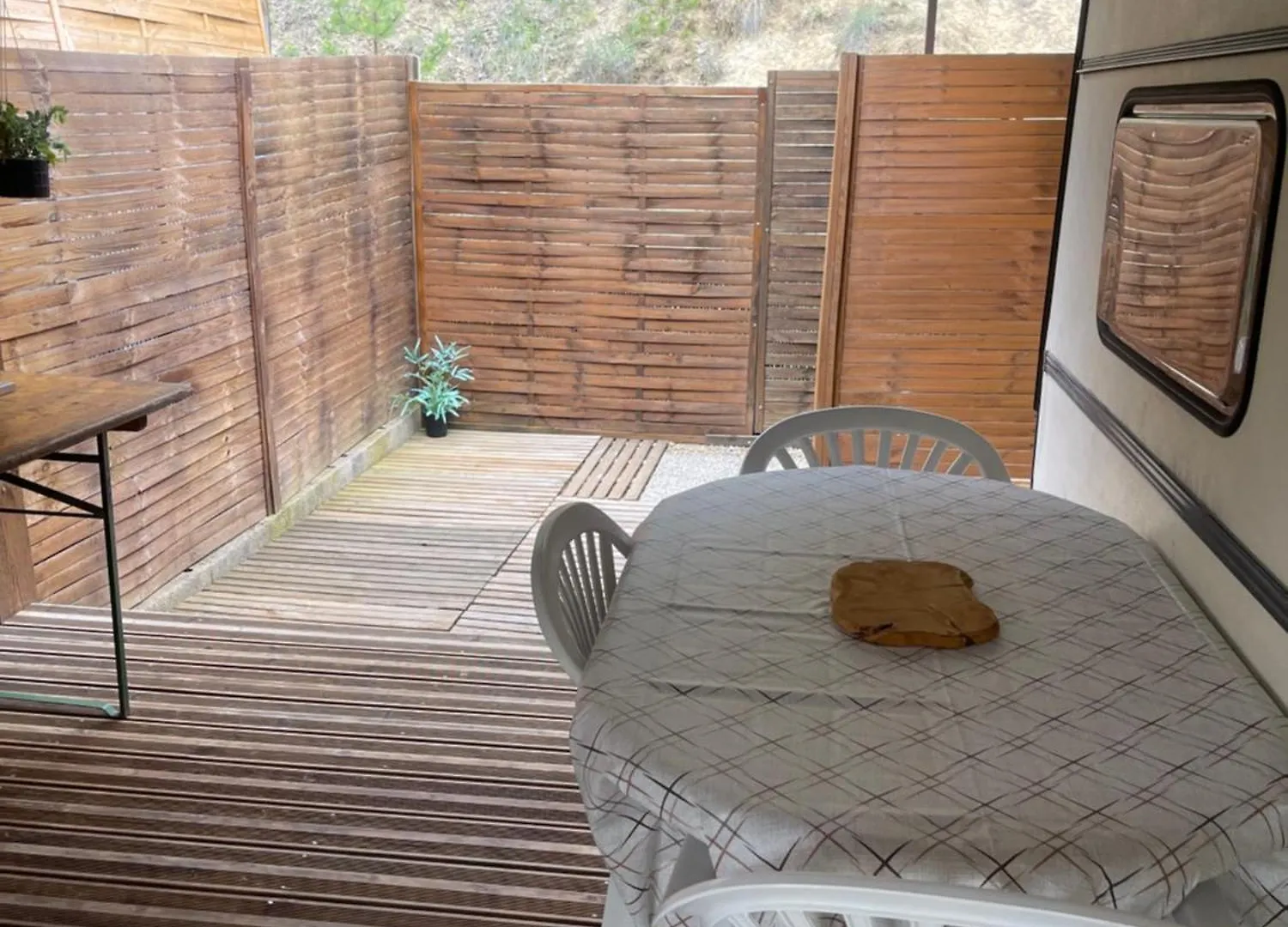 Caravanes De Provence Aiglun  Camping